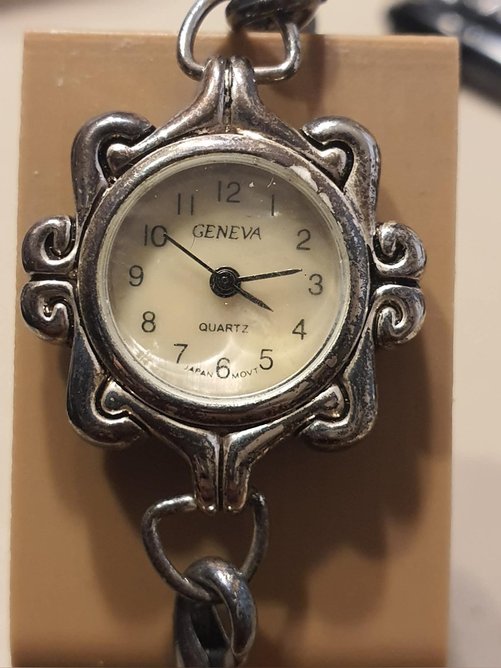 🦋10/$20🦋 Geneva Silver/MOP Beaded Bracelet Women's Watch